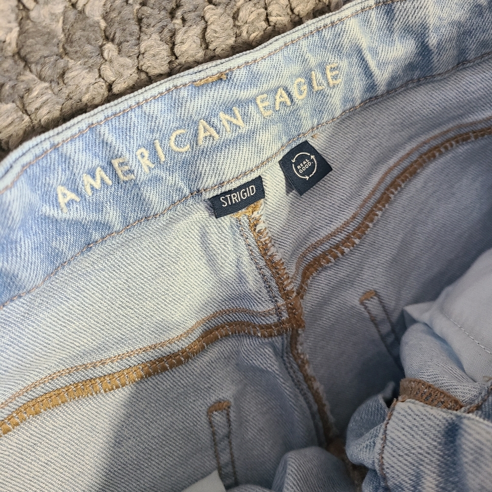 American Eagle Curvy Mom Jean Light Blue Denim Jeans 10 - Picture 7 of 16